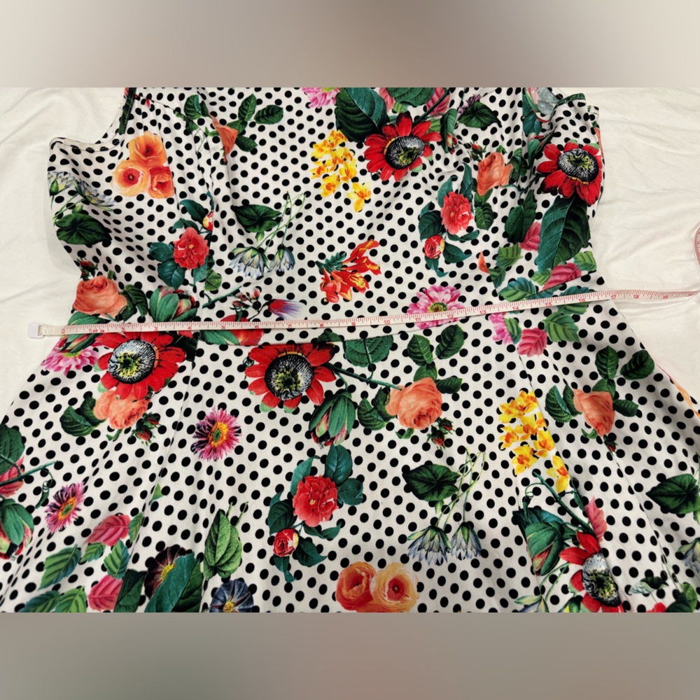 Hearts & Roses Pin Up Dress - Picture 3 of 4